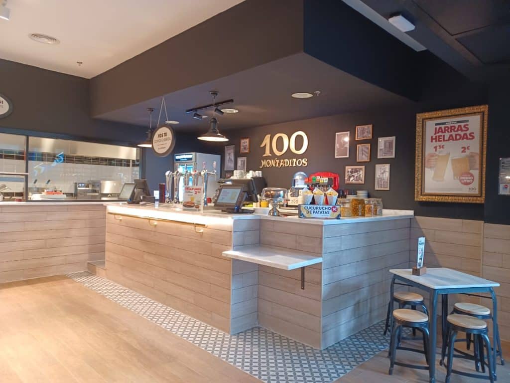 Interior de un 100 Montaditos en Islas Canarias