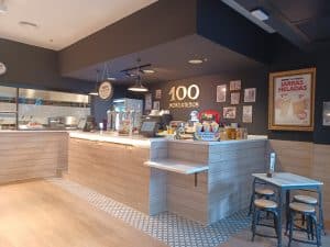 Interior de un 100 Montaditos en Islas Canarias