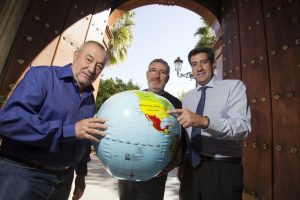 16 jóvenes, 4 ciudades y 100 experiencias para emprender