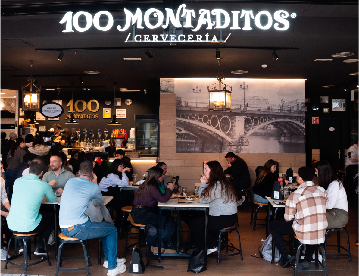 Local de 100 Montaditos con público