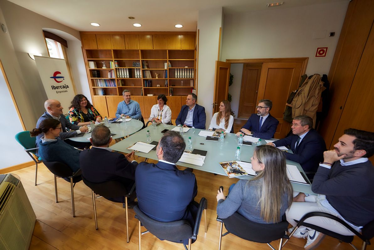 Foto genérica de la mesa redonda de Ibercaja Valladolig