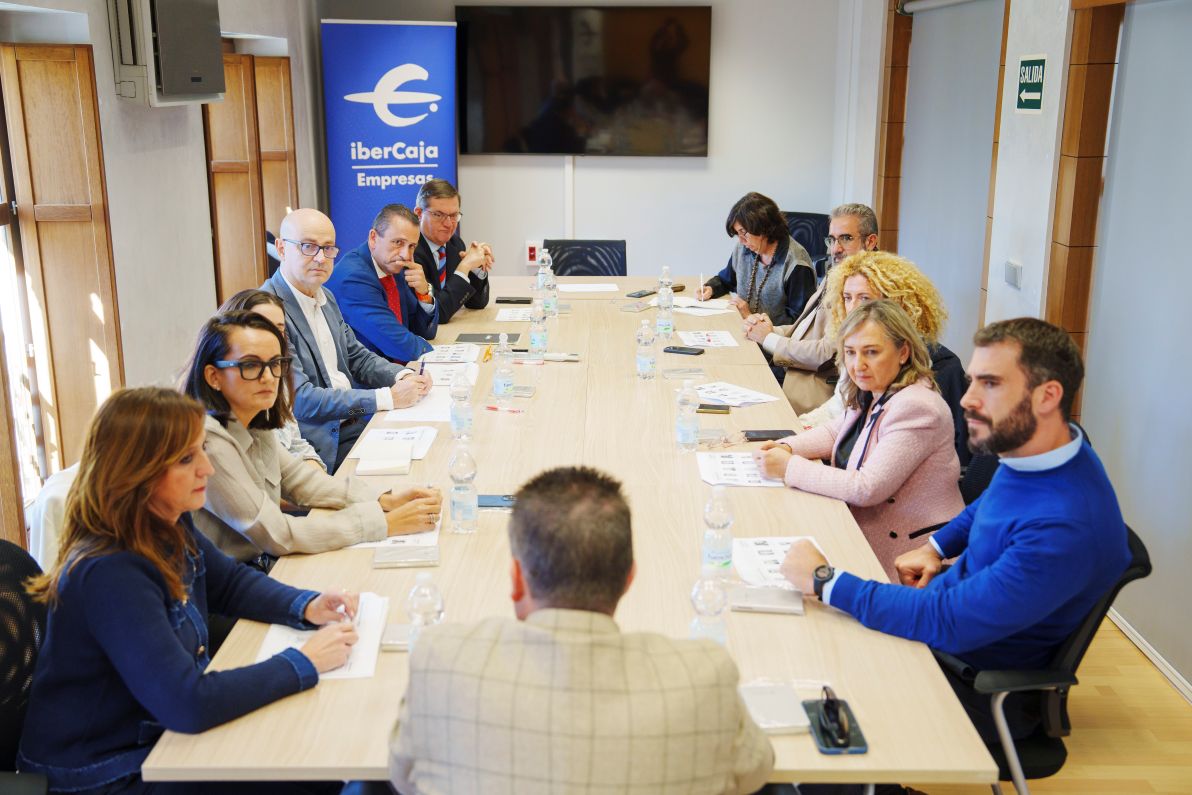 Vista general mesa redonda Ibercaja en Sevilla