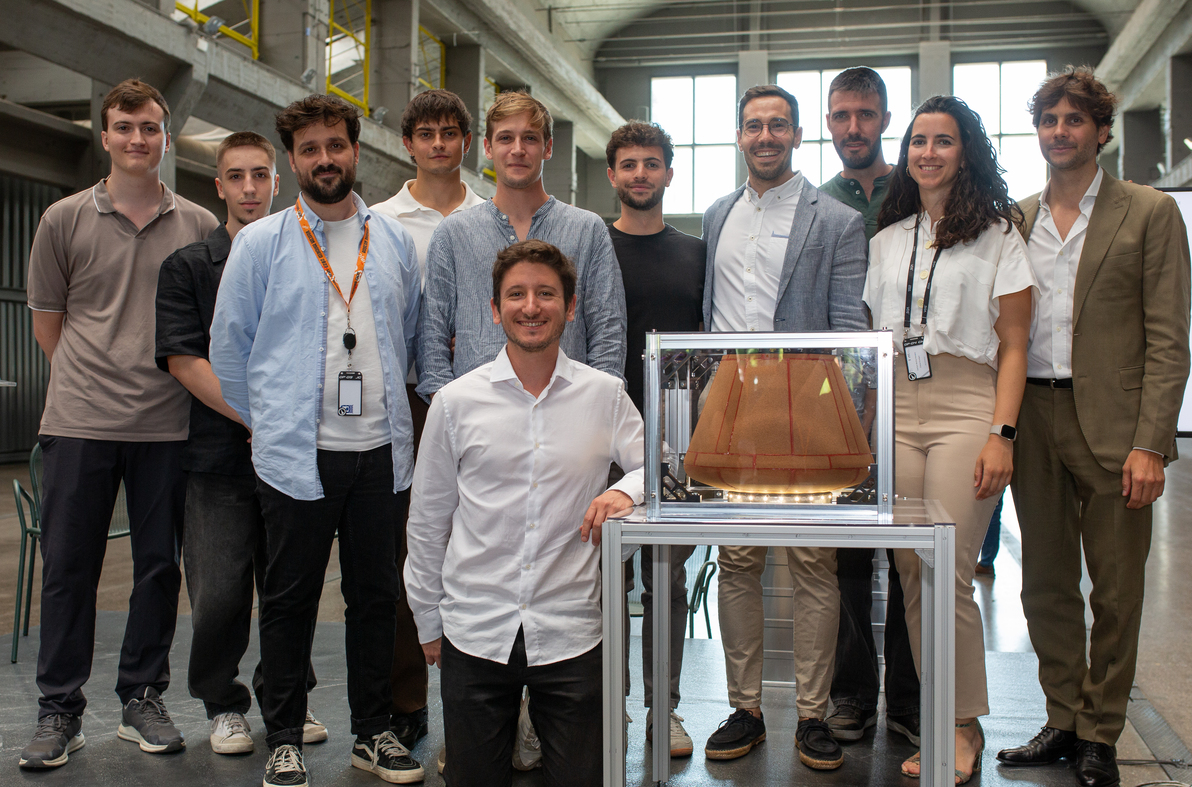 Parte del equipo de Orbital Paradigm