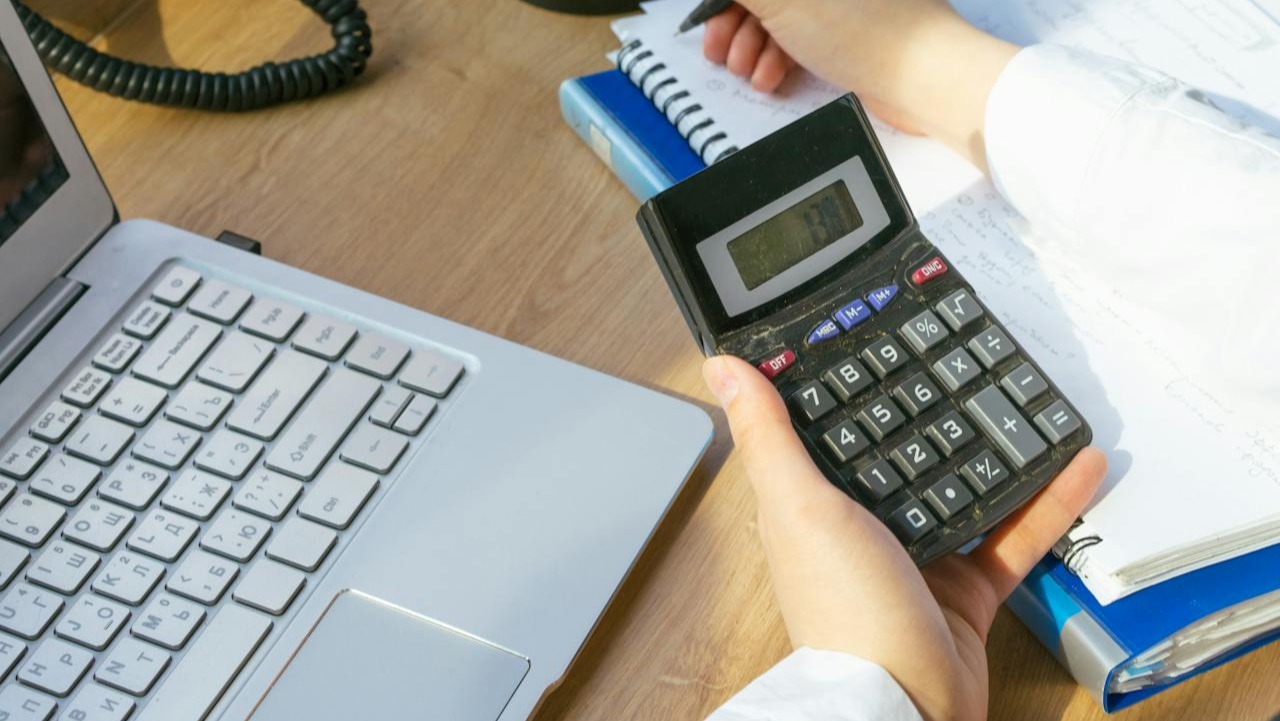 ¿Cómo calcular la paga extra de Navidad? Consejos y preguntas frecuentes