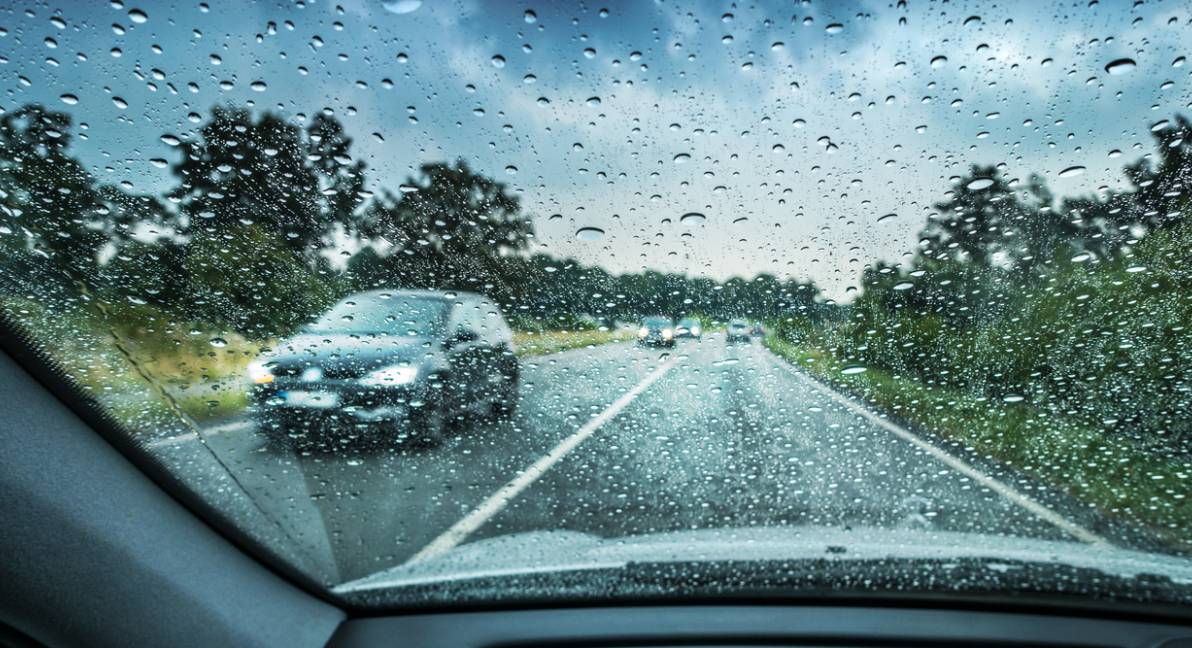 istock carretera lluvia
