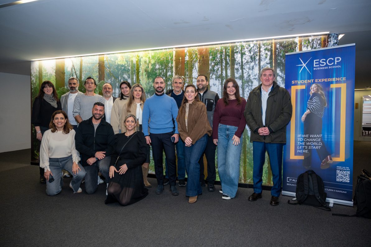 Daniel Pérez Segado, director comercial de Sngular con los representantes de Azadea Group y ESCP Business School
