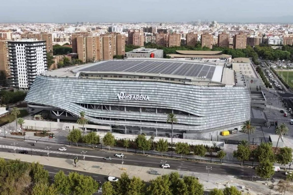 La limpieza con drones transforma la higiene exterior de recintos deportivos