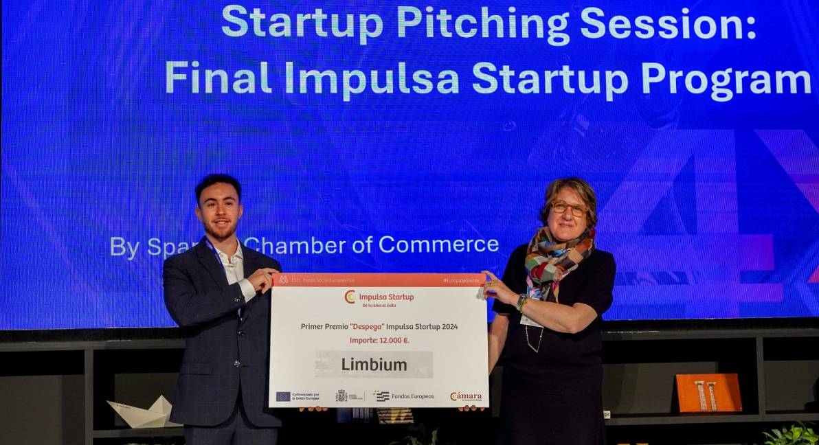 4yfn Alberto Martínez con Inmaculada Riera, directora General de Cámara de España