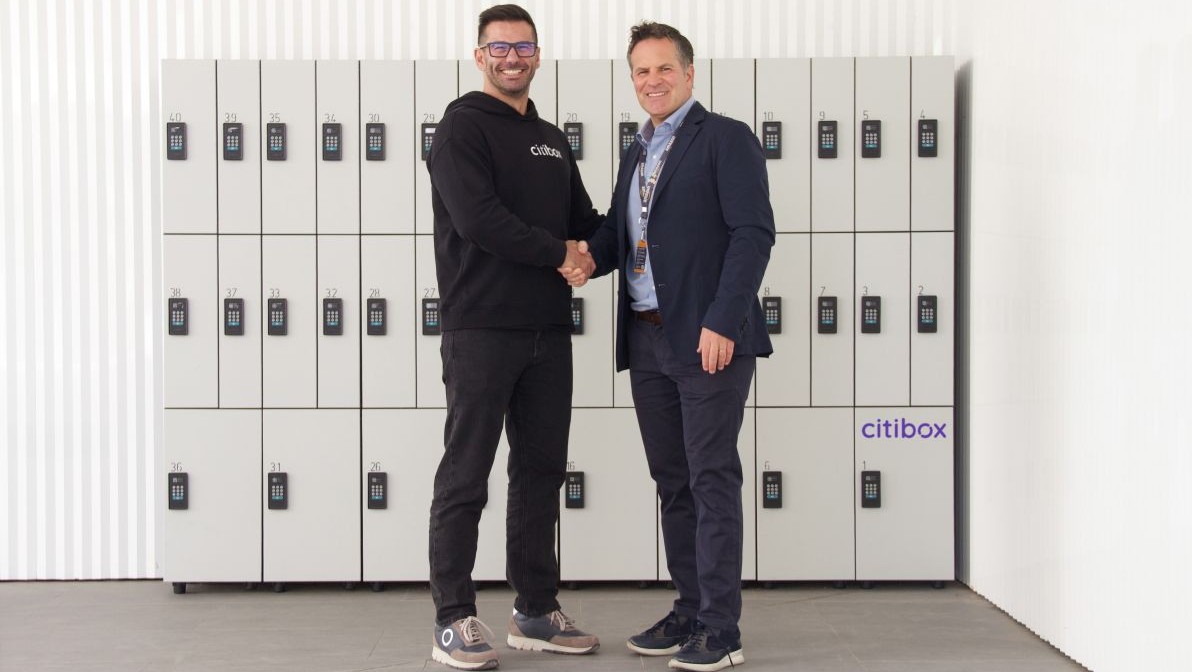 David Bernabéu, CEO y fundador de Citibox (izquierda) y Sergio Salvatori, responsable de la red de puntos de de recogida de Amazon en Europa.