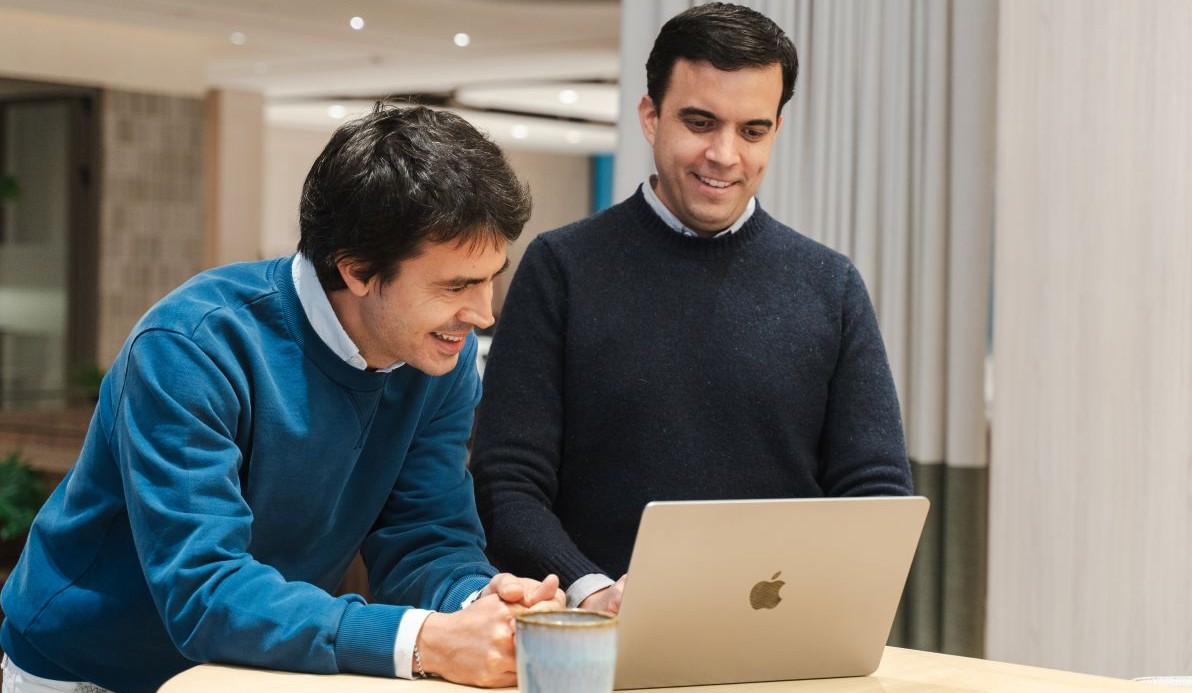 Patrik Bergareche (izquierda) y Javier Escribano, fundadores de Punto, startup que acaba de acceder a financiación