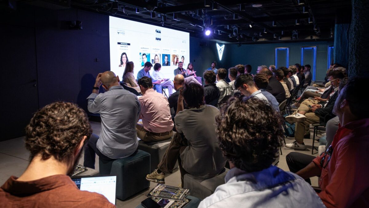 Foto adaptada ambiente mesa redonda Lxs 100