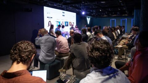Foto adaptada ambiente mesa redonda Lxs 100