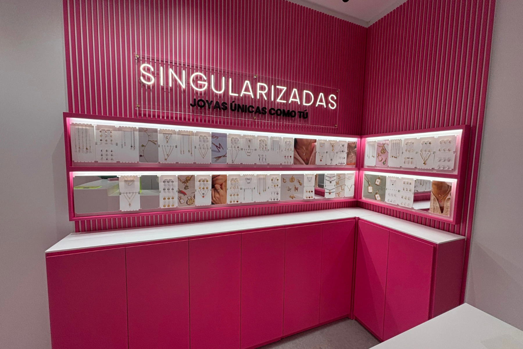 Expositor de una tienda de la cadena de joyería Singularu