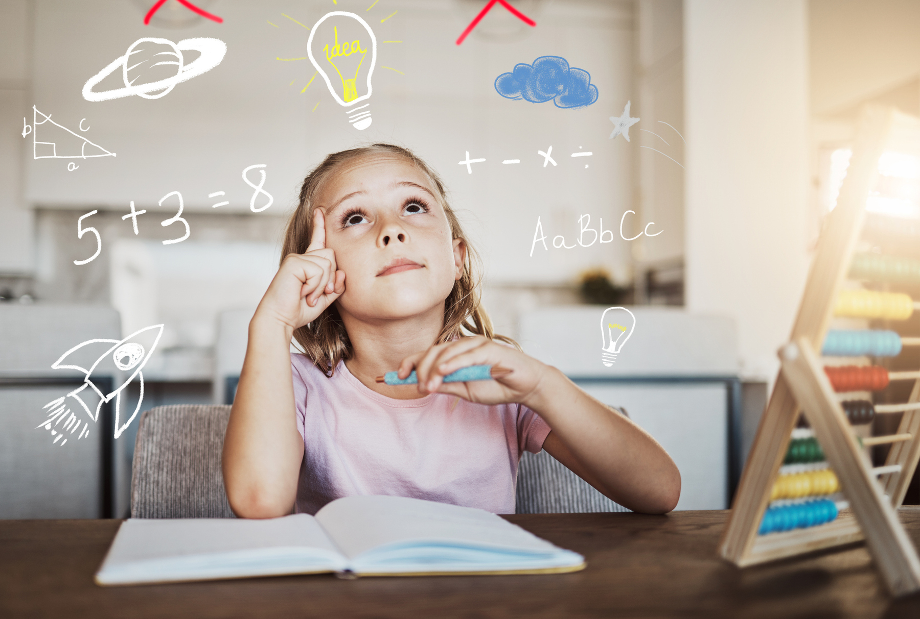 Niña pensando en números e ideas varias