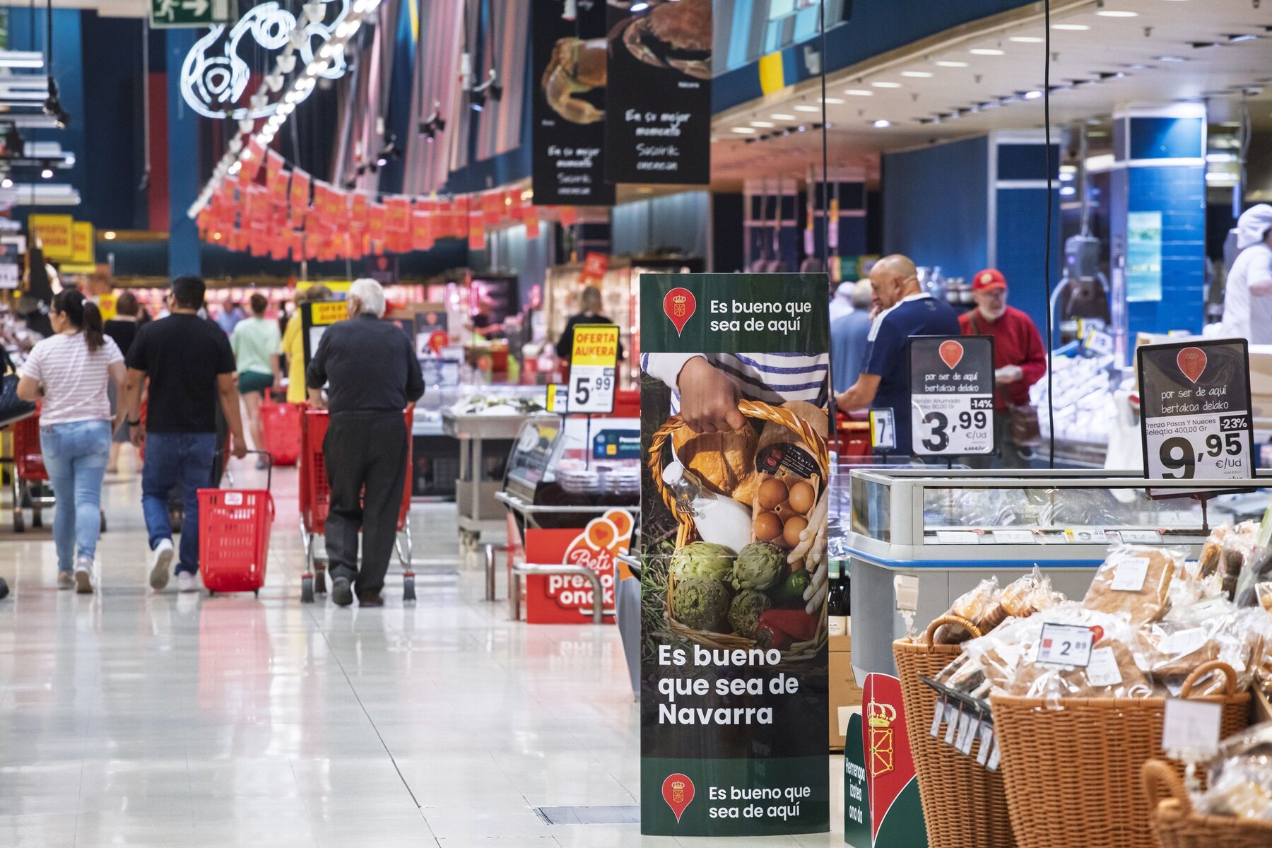 Interior de un supermercado eroski