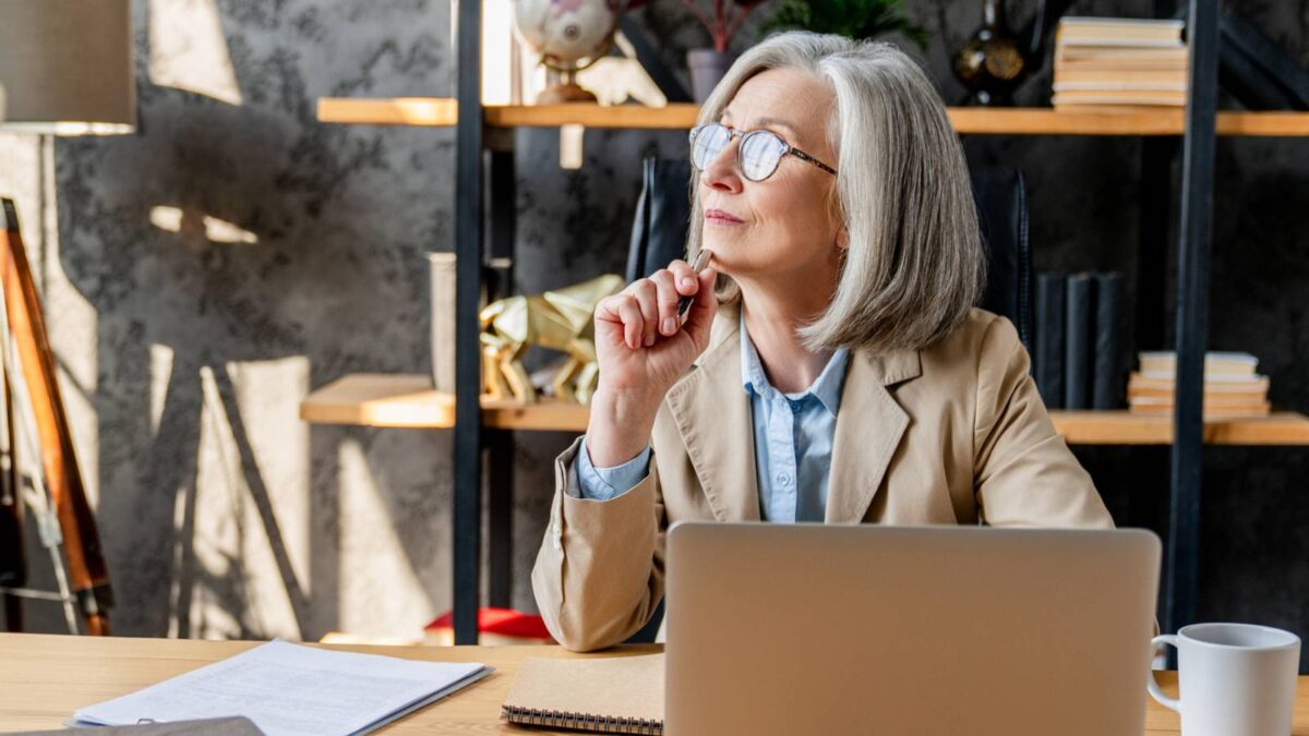 istock trabajo senior