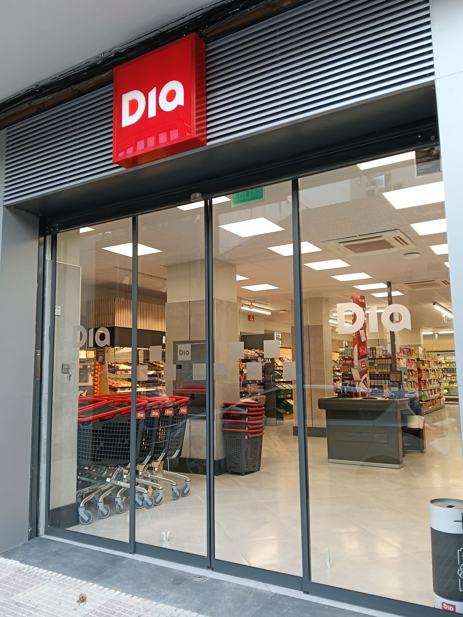 Fachada de una tienda Dia en Guadalajara