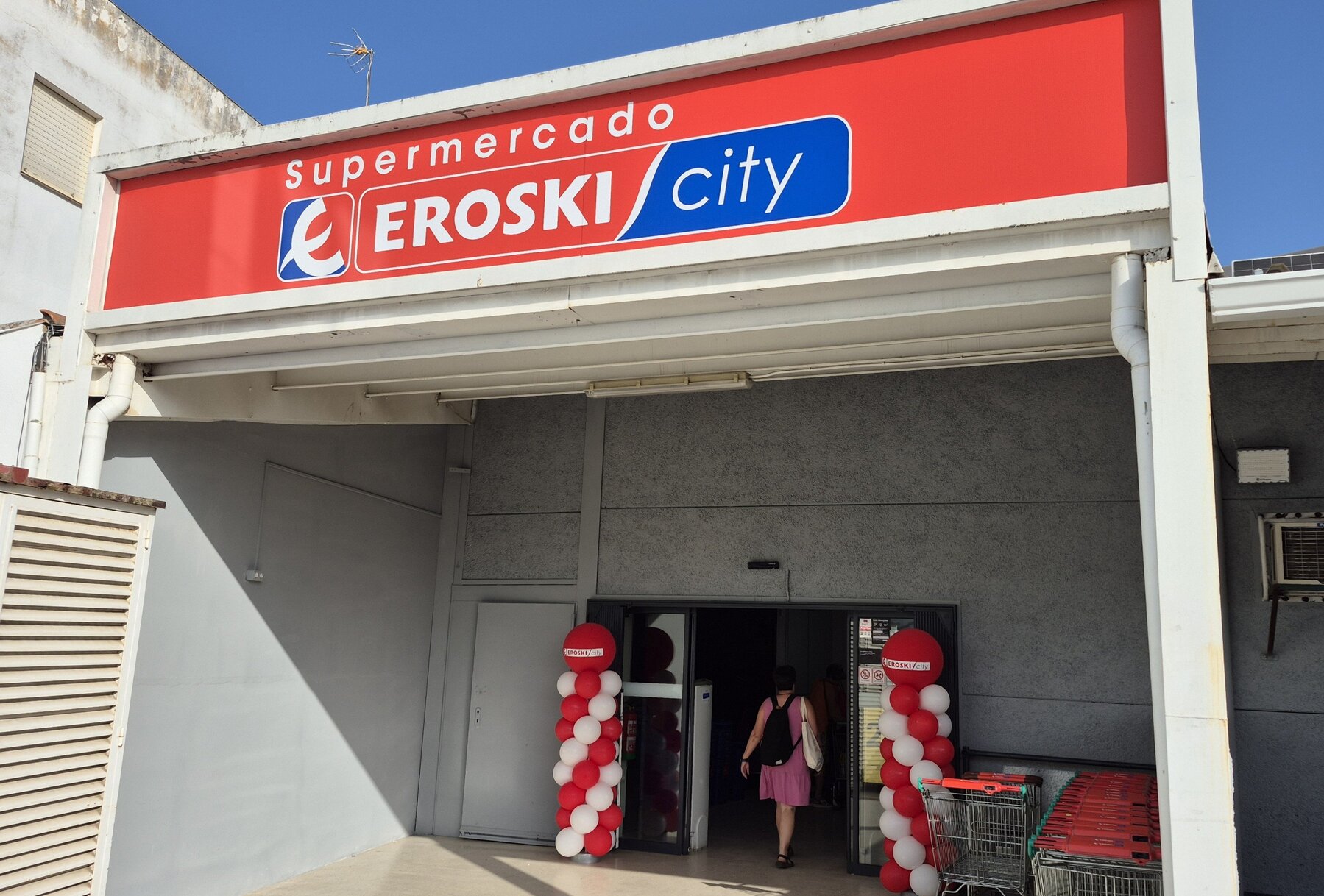 Fachada del supermercado Eroski de Valencia del Ventoso (Badajoz)