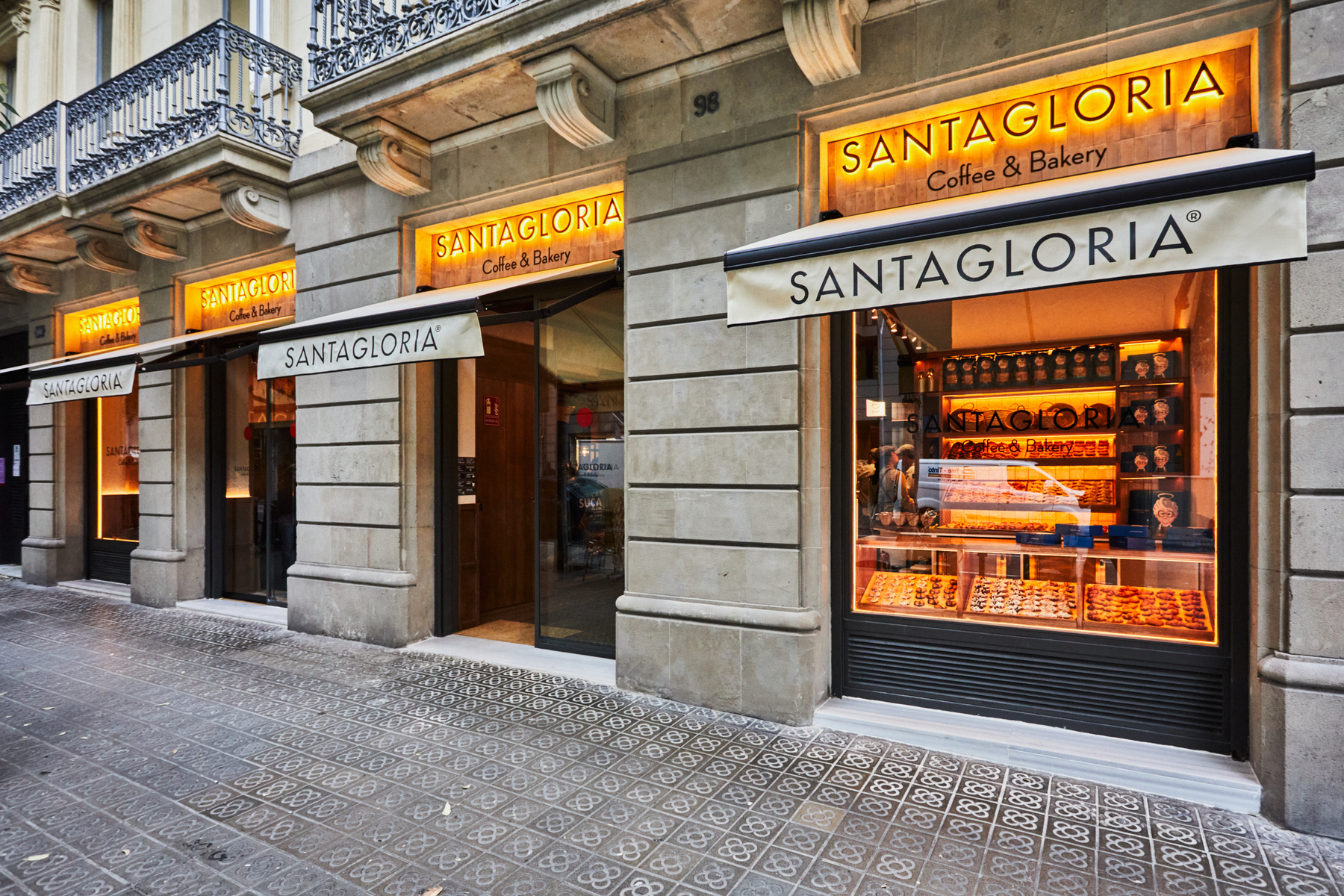 Fachada de la franquicia de coffee and bakery Santagloria