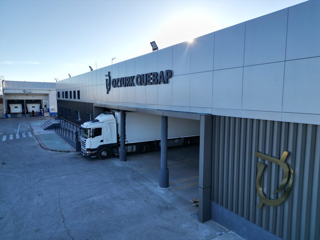 Imagen exterior de la fábrica de Lominchar