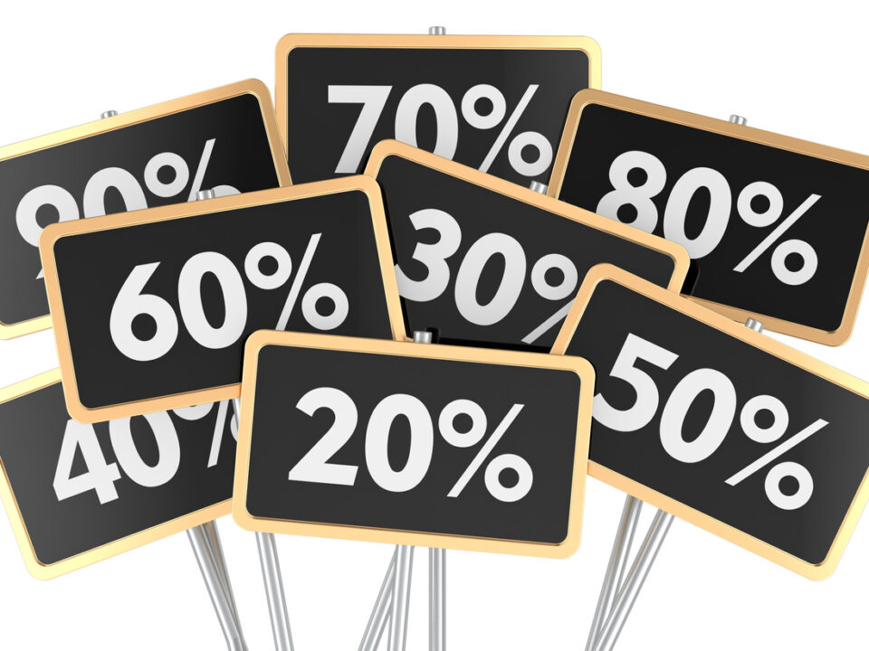 Carteles con porcentaje de descuento de precio