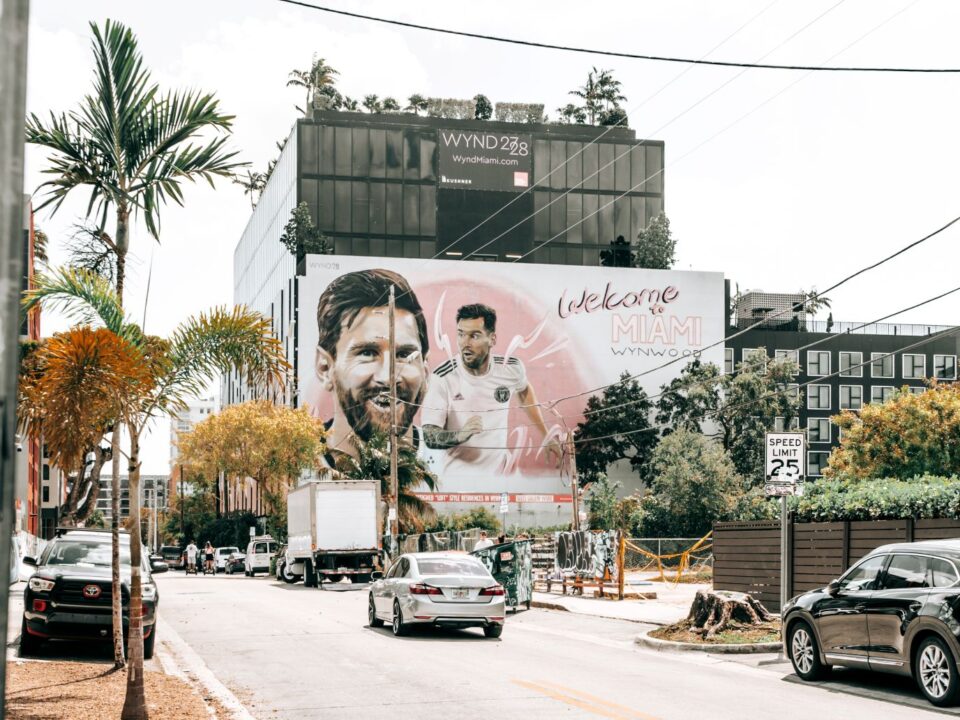Mural en el distrito de Wynwood, en Miami, muestra la efigie de Lionel Messi con una camiseta del Inter Miami.