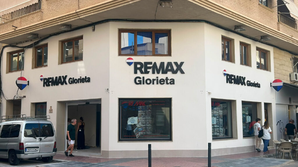 Exterior de oficina REMAX España