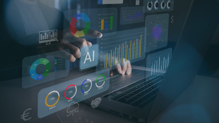 La mano de un profesional sobre una pantalla vertical trabajando con inteligencia artificial