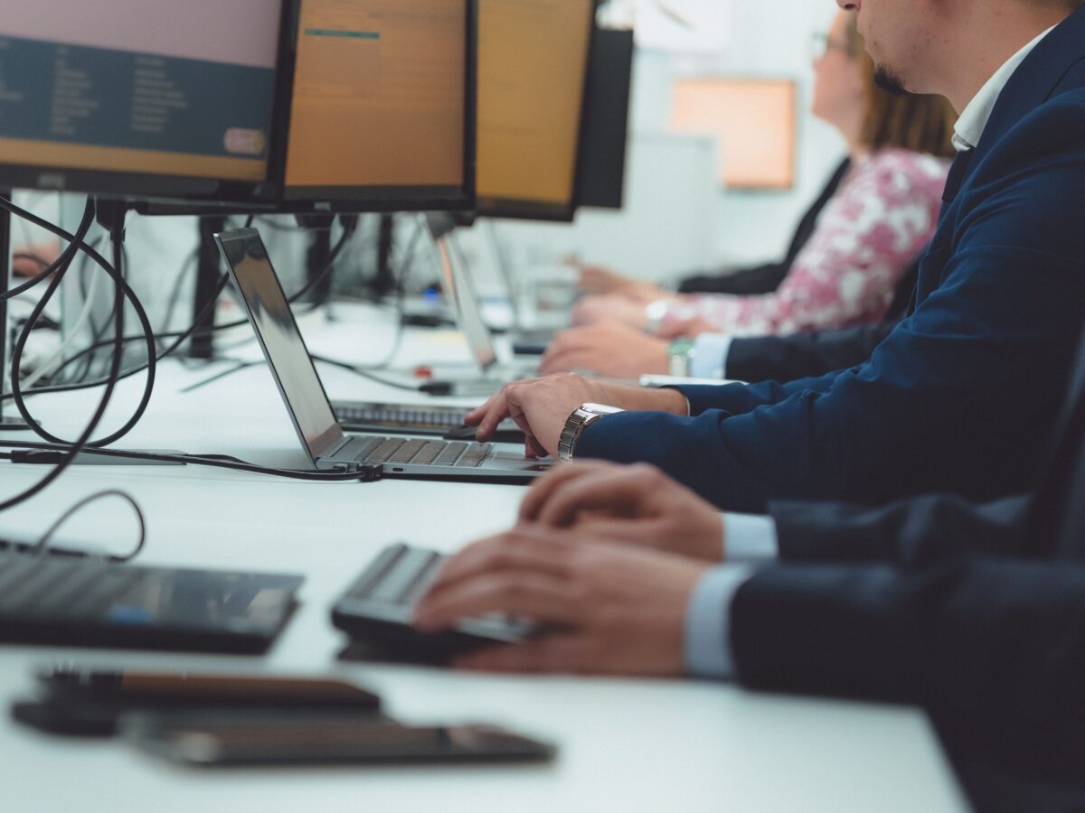 El 44,2 % de las empresas presenta áreas de cumplimiento laboral pendientes, según un estudio de LEIALTA