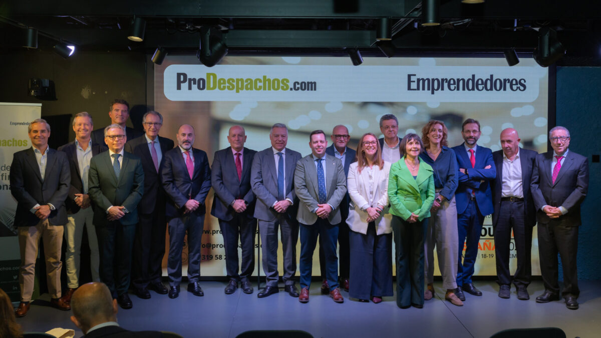 Foto de familia de los VI Premios ProDespachos a la Innovación en los Despachos Profesionales (foto Carolina Galiano)