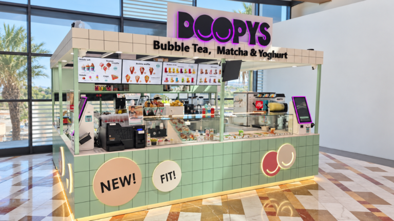 Stand en un centro comercial de la franquicia Doopys