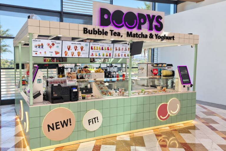 Stand en un centro comercial de la franquicia Doopys