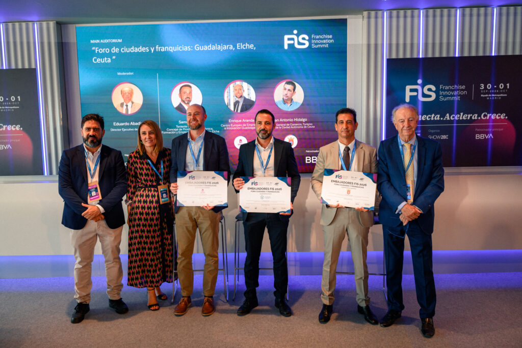 Entrega de reconocimientos a la ciudades participantes en FIS2026