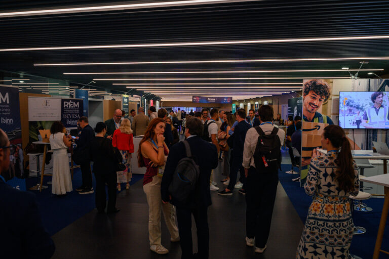 Ambiente con el público asistentes a la segunda jornada de FIS2026