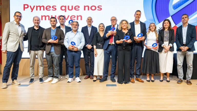 Foto grupal de los ganadores y entregadores de la II Edición de los Premios Ibercaja Emprendedores
