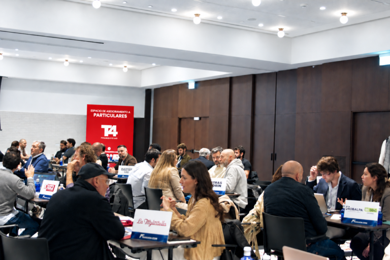 Gente reunida en la primera edición de Franchise Forum en Madrid