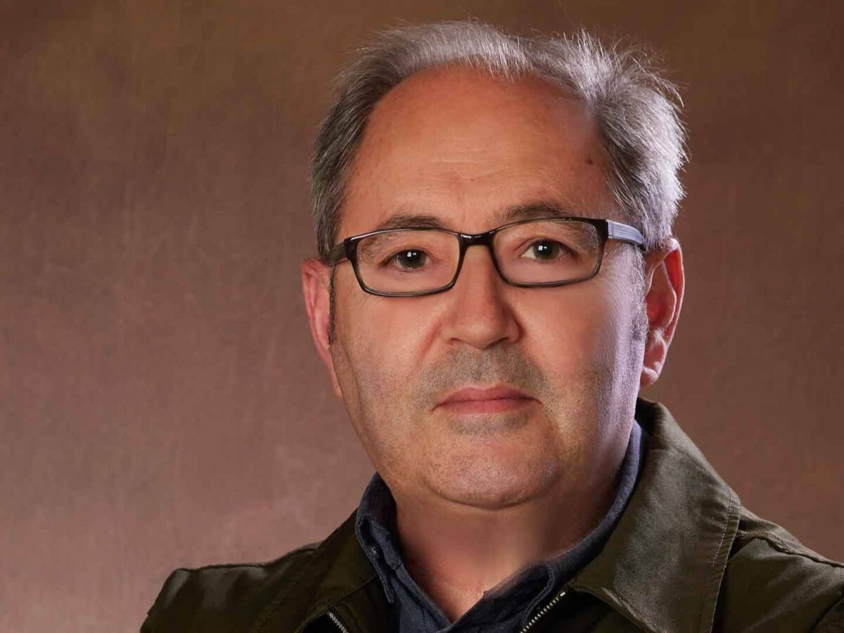 Juan Caballero Corredor debuta como ensayista con ‘La soledad sus espectros’