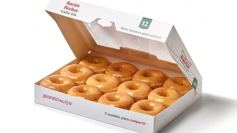 Caja con una docena de glaseados originales de Krispy Kreme