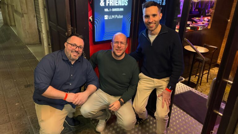 Esteve Castells, Daniel Peris y Adrián Rojas, fundadores de LLM Pulse.