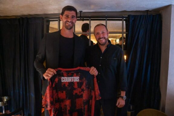 Thibaut Courtois, cofundador de NXTPLAY, junto a Jonas Gundersen, CEO de Astralis y fundador de Fusion Esports Group