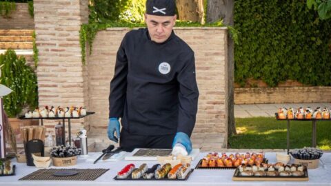 Sushiman de Sibuya Urban Sushi Bar trabajando en un evento