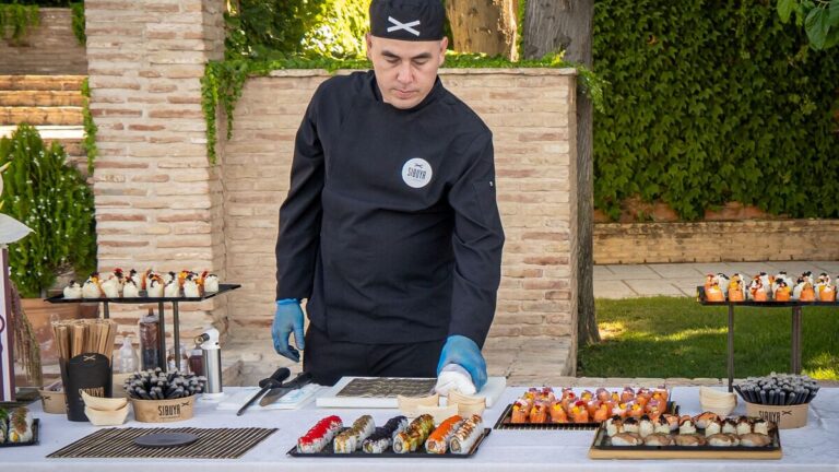 Sushiman de Sibuya Urban Sushi Bar trabajando en un evento