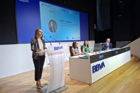 Lucía Frías, de BBVA, presenta el X Observatorio de la Franquicias de la AEF en la sede del BBVA