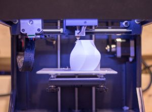 ¿Pueden las impresoras 3D abastecernos de mascarillas y otras piezas médicas?