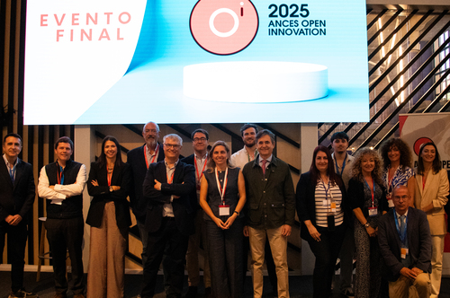 Cristina Fanjul, en el centro, con otros compañeros del equipo de ANCES