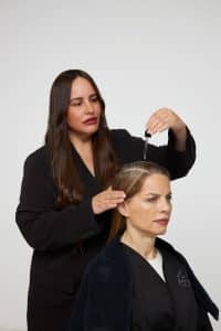 Arkhé presenta su innovador Vibrant Well-aging Booster: el secreto para un cabello joven y libre de canas