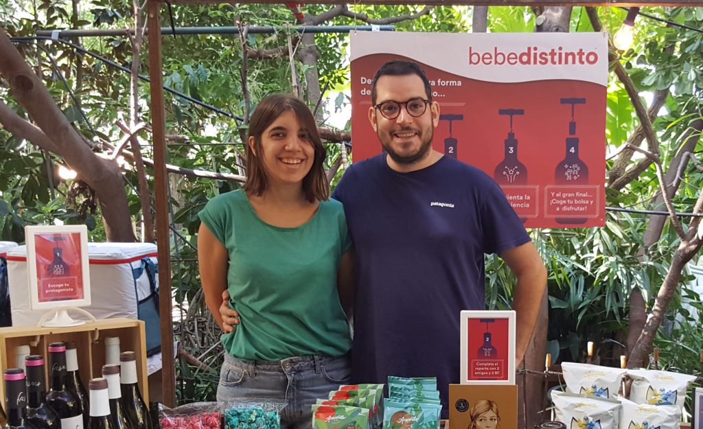 Mar García y Xavier Zapater, fundadores de Bebedistinto.