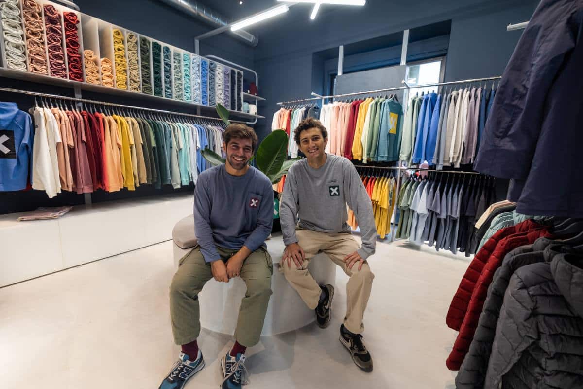 Blue Banana Izquierda Nacho Rivera y Derecha Juan Fernández-Estrada
