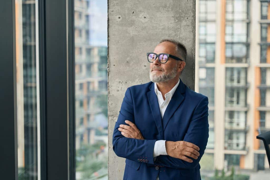 Hombre de negocios reflexionando