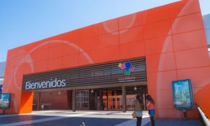 Entrada Centro Comercial Carrefour
